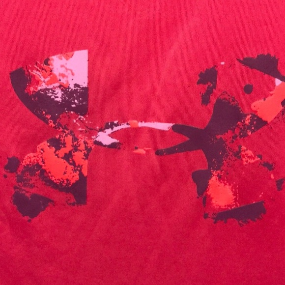 BUNDLE of UNDER ARMOUR workout tees! Worth $100! - Picture 6 of 8